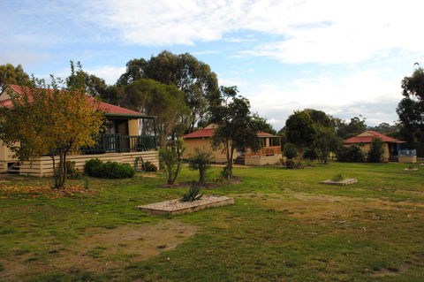 Lakes Entrance Country Cottages - Timeshare Accommodation 0