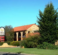 Idlewilde Town and Country Motor Inn