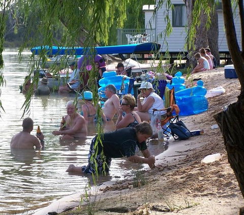 Willow Bend Caravan Park - Timeshare Accommodation 1