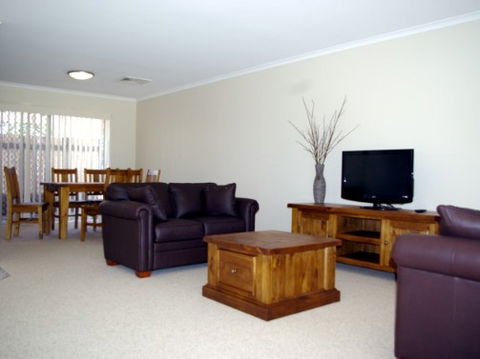 Fairways Bed And Breakfast At Jerilderie - Timeshare Accommodation 2