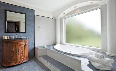 The Castle On Tamborine Spa Retreat - Timeshare Accommodation 2