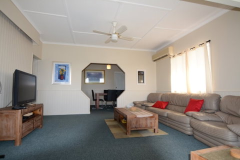 AMELIA STREET GLADSTONE 5 BEDROOMS - Timeshare Accommodation 1