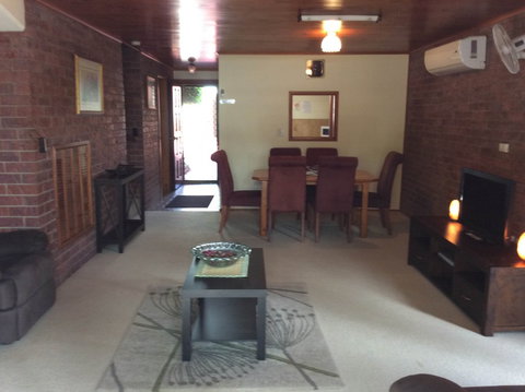 Cleveland Visitor Villas Motel & Shailer Park Garden Villas - Timeshare Accommodation 8