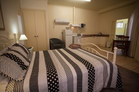 Millies Guesthouse & Serviced Apartments - Timeshare Accommodation 5