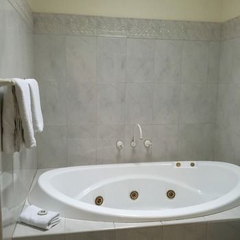 Eltham Gateway Hotel - Timeshare Accommodation 16