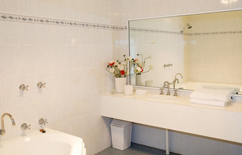 Tumut Valley Motel - Timeshare Accommodation 13