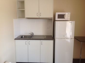 Ashton Townhouse Motel And Suites - Timeshare Accommodation 9
