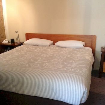 Ashton Townhouse Motel And Suites - Timeshare Accommodation 13