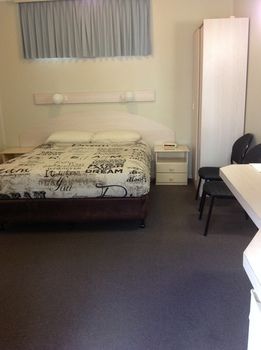 Ashton Townhouse Motel And Suites - Timeshare Accommodation 19