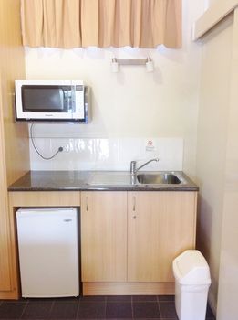 Ashton Townhouse Motel And Suites - Timeshare Accommodation 24