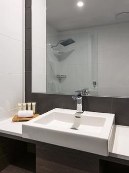 Best Western Plus Lake Kawana Hotel - Timeshare Accommodation 8