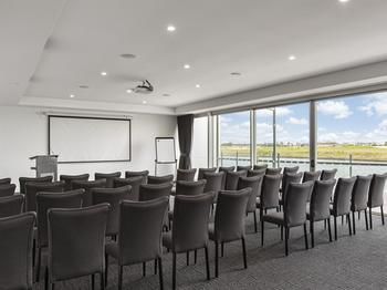 Best Western Plus Lake Kawana Hotel - Timeshare Accommodation 13