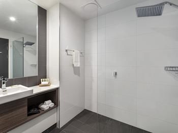 Best Western Plus Lake Kawana Hotel - Timeshare Accommodation 18