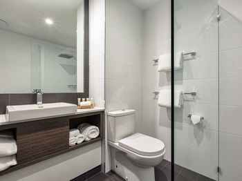 Best Western Plus Lake Kawana Hotel - Timeshare Accommodation 37