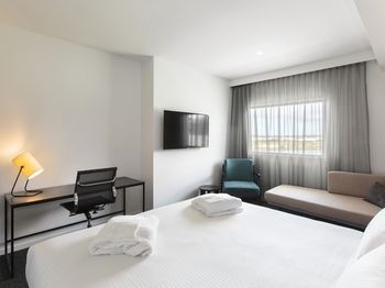 Best Western Plus Lake Kawana Hotel - Timeshare Accommodation 41