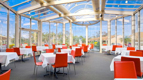 BEST WESTERN Airport Motel And Convention Centre - Timeshare Accommodation 0