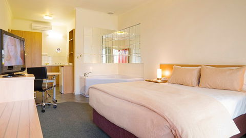 BEST WESTERN Airport Motel And Convention Centre - Timeshare Accommodation 1