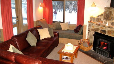 Wallace's - Crystal Creek Chalet 1 - Timeshare Accommodation 2