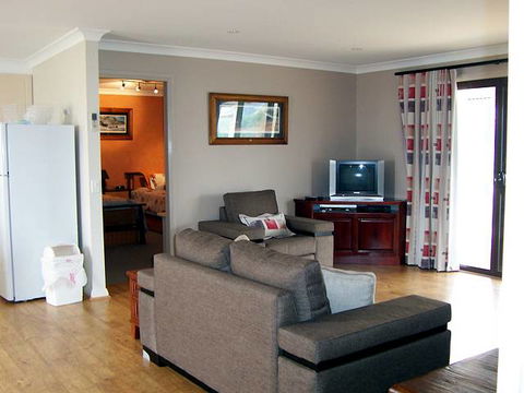 Elm Cottage - Tumut - Timeshare Accommodation 1