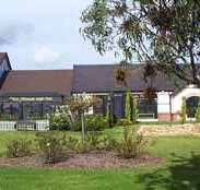 Mick O'Sheas Irish Pub Motel - Timeshare Accommodation