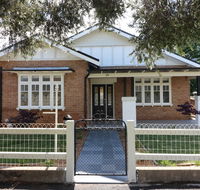 Roseneath Cottage - Orange Heritage