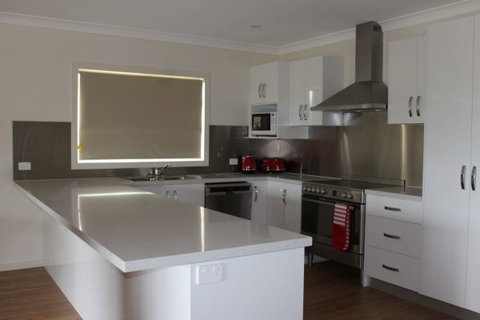 Yellowbox Cottage - Timeshare Accommodation 2