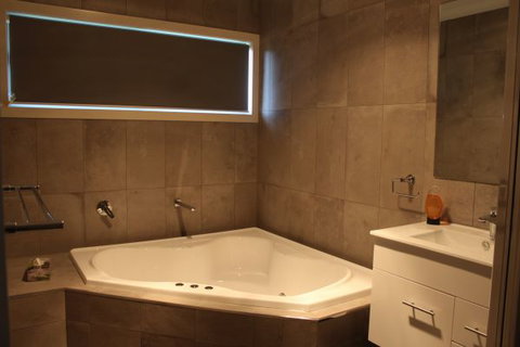 Yellowbox Cottage - Timeshare Accommodation 6