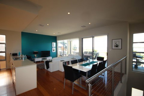 LJ Hooker Goolwa Holiday Rentals - 42 Underwood Avenue, Goolwa Beach - Timeshare Accommodation 2
