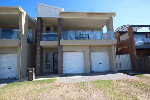 LJ Hooker Goolwa Holiday Rentals - 42 Underwood Avenue, Goolwa Beach - Timeshare Accommodation 3