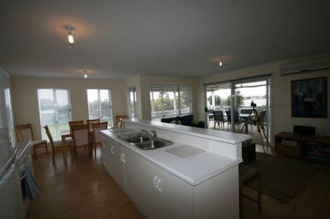 LJ Hooker Goolwa Holiday Rentals - 42 Underwood Avenue, Goolwa Beach - Timeshare Accommodation 5
