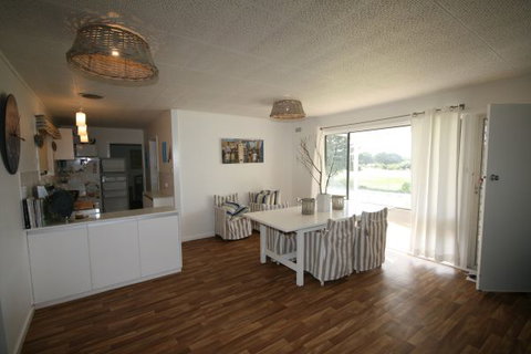 LJ Hooker Goolwa Holiday Rentals - 42 Underwood Avenue, Goolwa Beach - Timeshare Accommodation 8