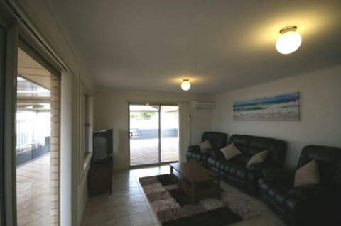 LJ Hooker Goolwa Holiday Rentals - 42 Underwood Avenue, Goolwa Beach - Timeshare Accommodation 22