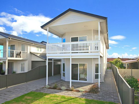 Century 21 SouthCoast: White Caps - Timeshare Accommodation 0