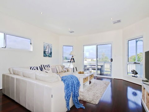 Century 21 SouthCoast: White Caps - Timeshare Accommodation 1