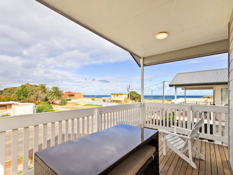 Century 21 SouthCoast: White Caps - Timeshare Accommodation 3