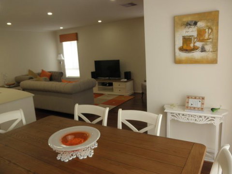 C&C's Bed And Breakfast - Timeshare Accommodation 8