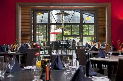 Oakdene Vineyards Guesthouse - Timeshare Accommodation 4