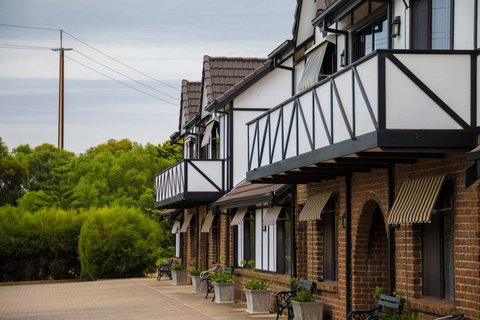 Mick O'Shea's - Timeshare Accommodation 0