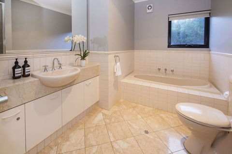 Top Of The Hill - Timeshare Accommodation 8