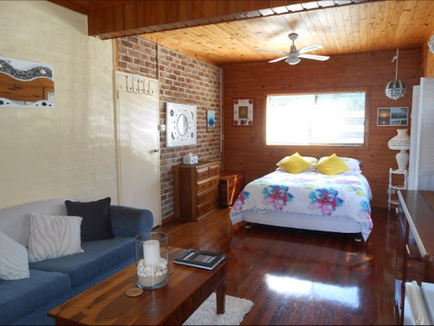 Frangi Breezes Bed And Breakfast - Timeshare Accommodation 0