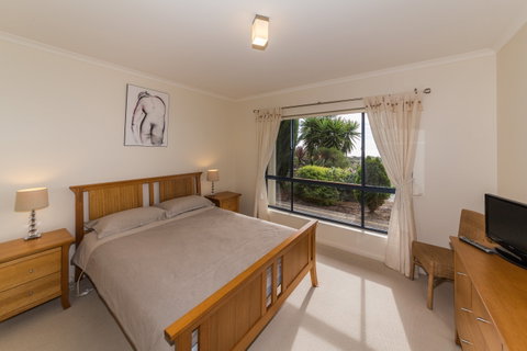 Serenity On Stacey - Timeshare Accommodation 4