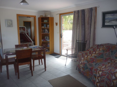 Yakkalla Holiday Cottage - Timeshare Accommodation 3