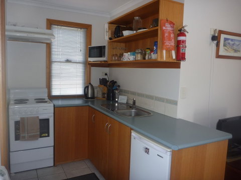 Yakkalla Holiday Cottage - Timeshare Accommodation 4
