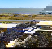 Coorong Aurora - Breathtaking Waterfront Escape - Timeshare Accommodation