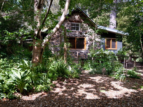 Garden Cottage Stanley - Timeshare Accommodation 1