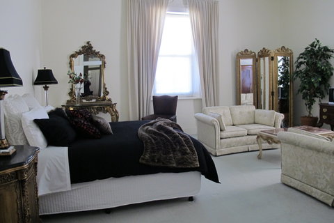 Stanley Grammar Country House - Timeshare Accommodation 1