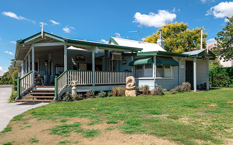 Pitstop Lodge B & B - Timeshare Accommodation 2
