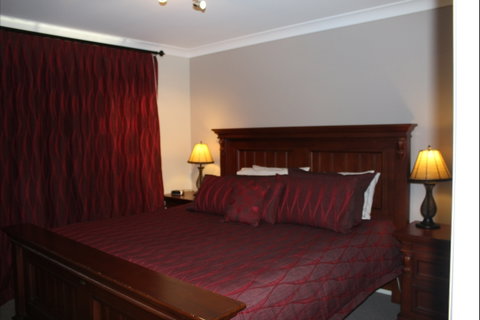 Elm Cottage Tumut - Timeshare Accommodation 2