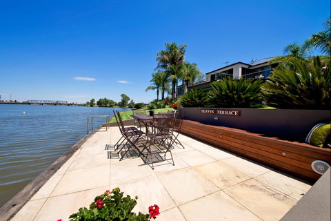 Waterfront Holiday Houses - Timeshare Accommodation 0