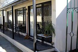 Courtside Cottage Bed And Breakfast - Timeshare Accommodation 0